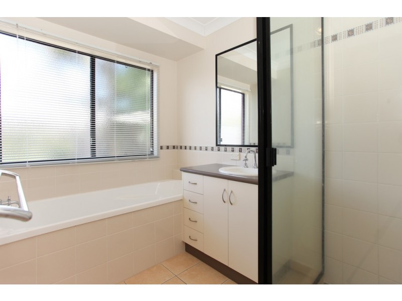 2 Avalon Dr, Rural View QLD 4740