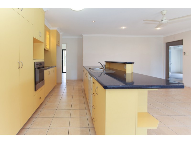 2 Avalon Dr, Rural View QLD 4740