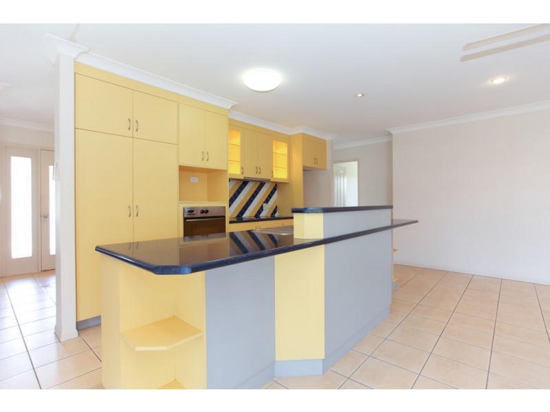 2 Avalon Dr, Rural View QLD 4740
