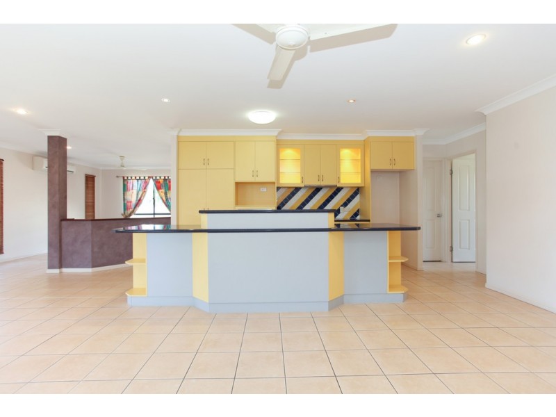 2 Avalon Dr, Rural View QLD 4740