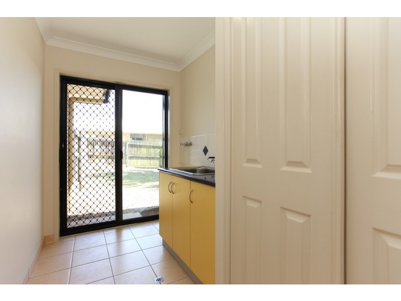 2 Avalon Dr, Rural View QLD 4740