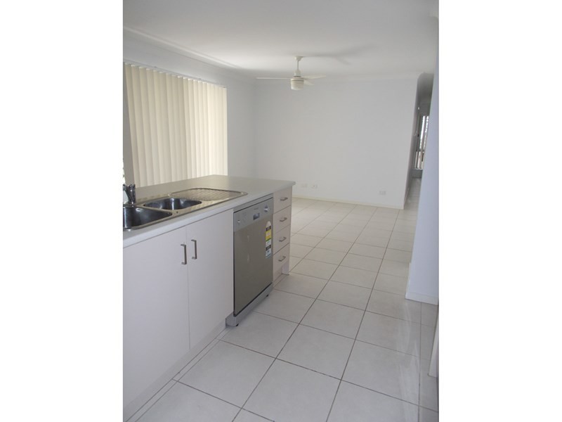 18 Newport Parade, Blacks Beach QLD 4740