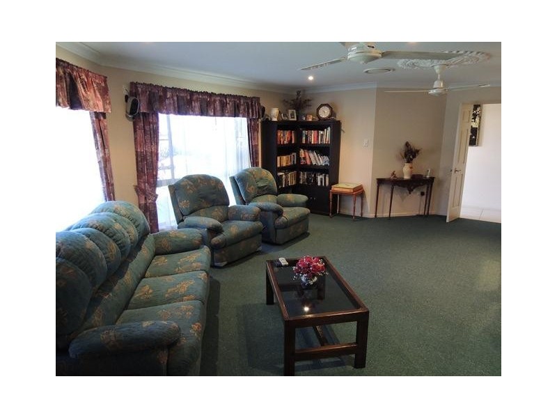 11 Dustwill Street, Eimeo QLD 4740