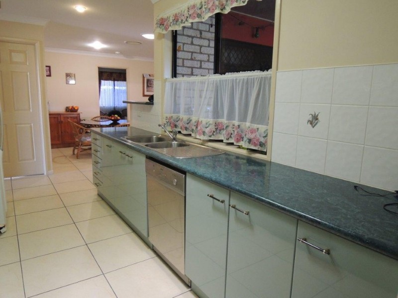 11 Dustwill Street, Eimeo QLD 4740