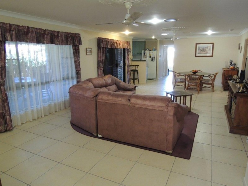 11 Dustwill Street, Eimeo QLD 4740