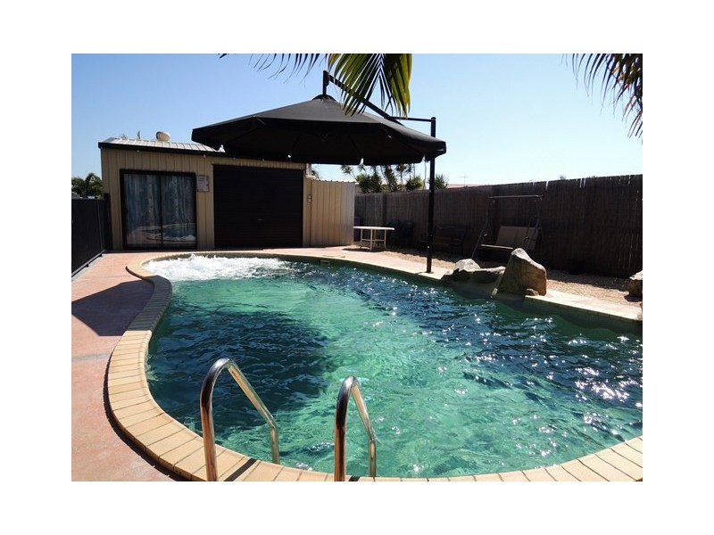 11 Dustwill Street, Eimeo QLD 4740