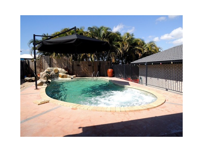 11 Dustwill Street, Eimeo QLD 4740