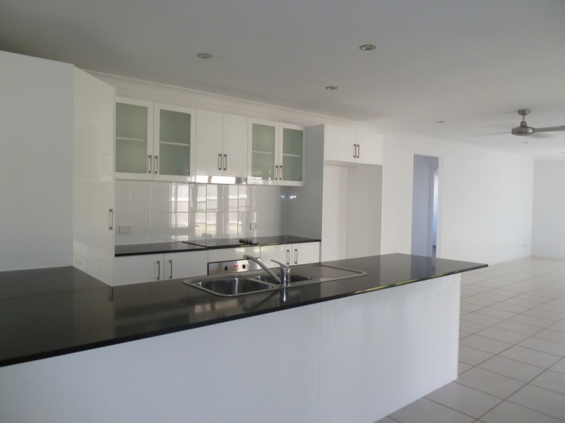 37 Phoenix Crescent, Rural View QLD 4740