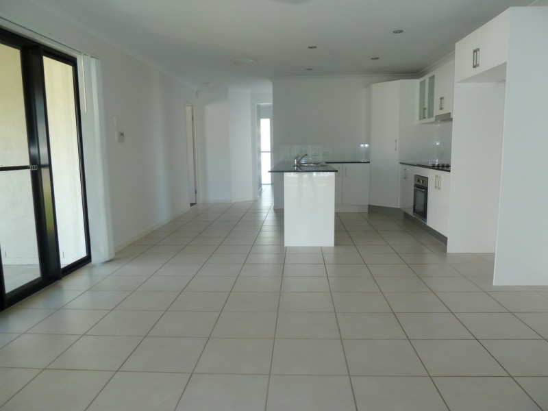 37 Phoenix Crescent, Rural View QLD 4740
