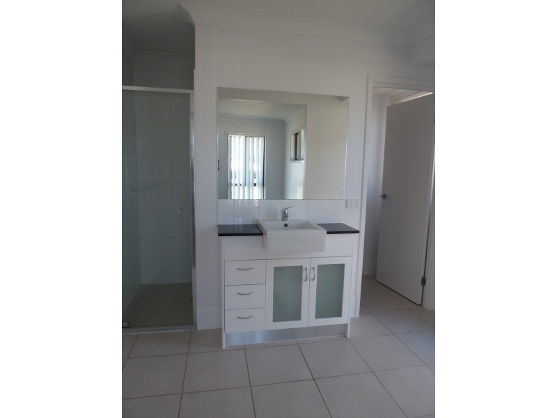 37 Phoenix Crescent, Rural View QLD 4740