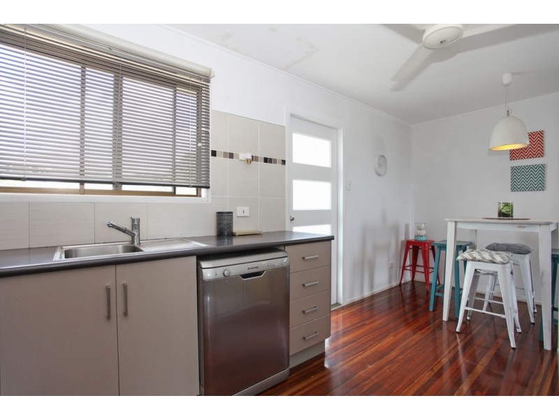 4 Burton Court, Rural View QLD 4740