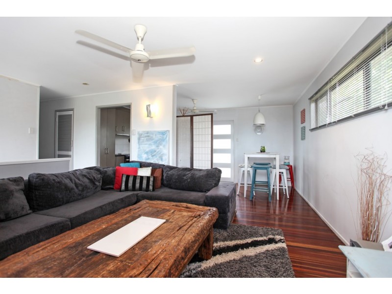 4 Burton Court, Rural View QLD 4740