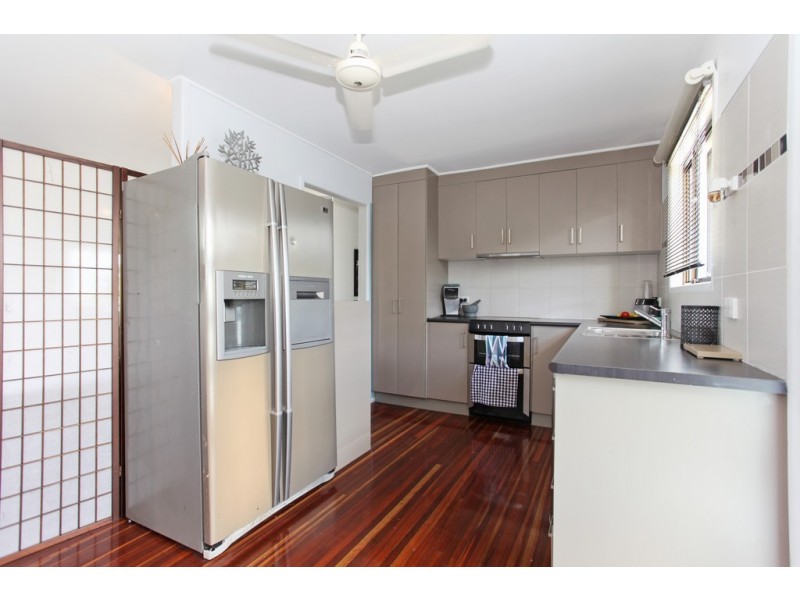 4 Burton Court, Rural View QLD 4740