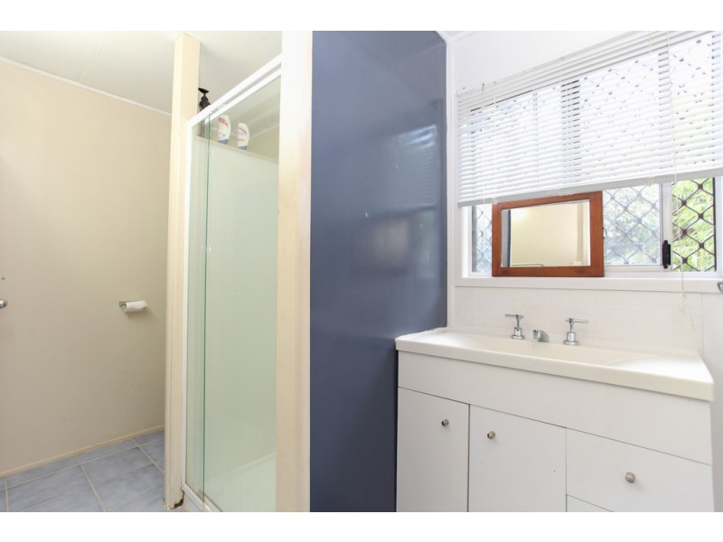 4 Burton Court, Rural View QLD 4740