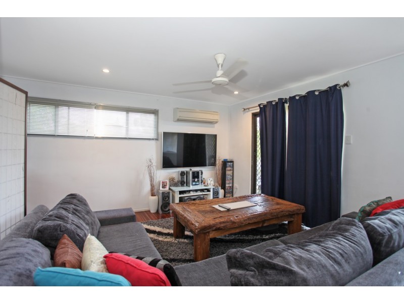 4 Burton Court, Rural View QLD 4740