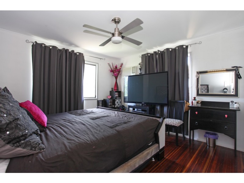 4 Burton Court, Rural View QLD 4740