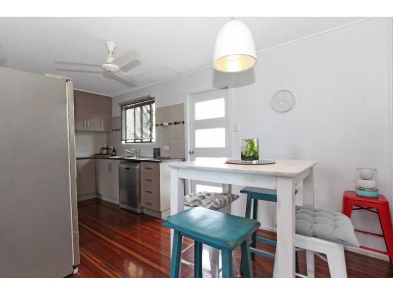 4 Burton Court, Rural View QLD 4740