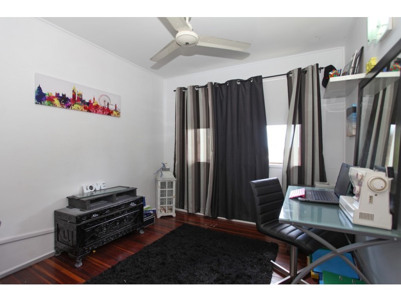 4 Burton Court, Rural View QLD 4740