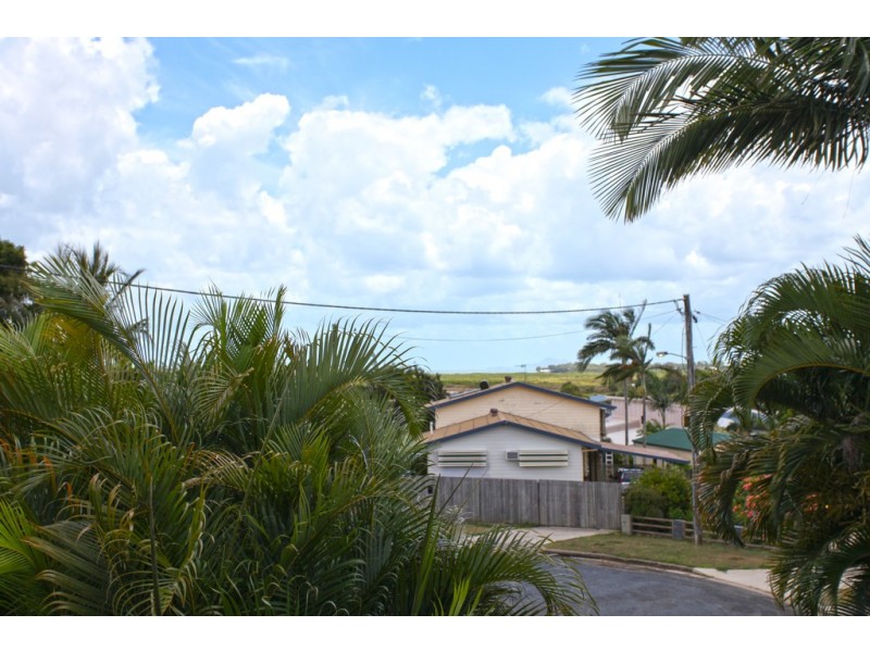 4 Burton Court, Rural View QLD 4740