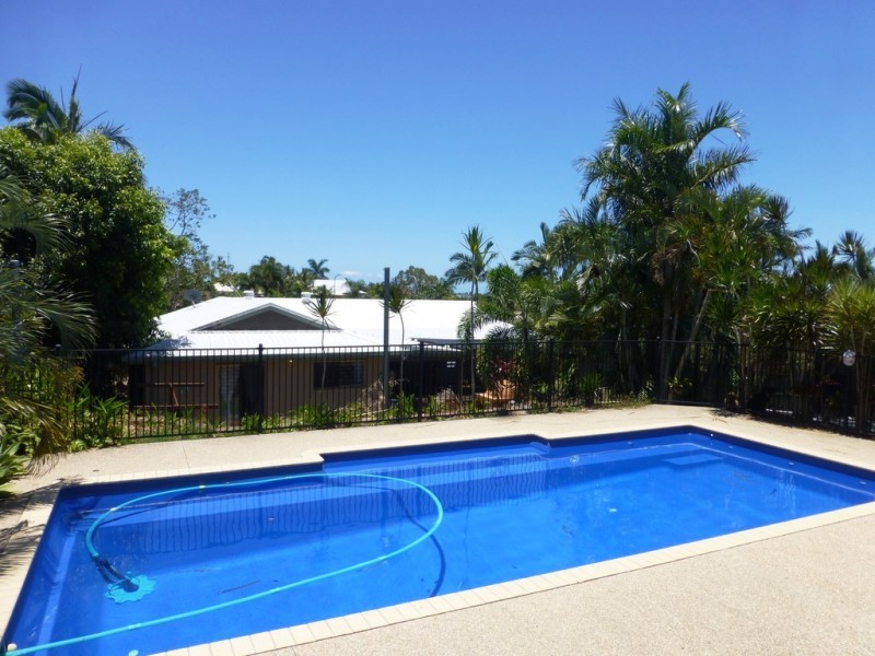 25 Sologinkins Drive, Rural View QLD 4740