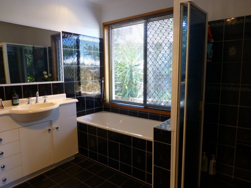 25 Sologinkins Drive, Rural View QLD 4740