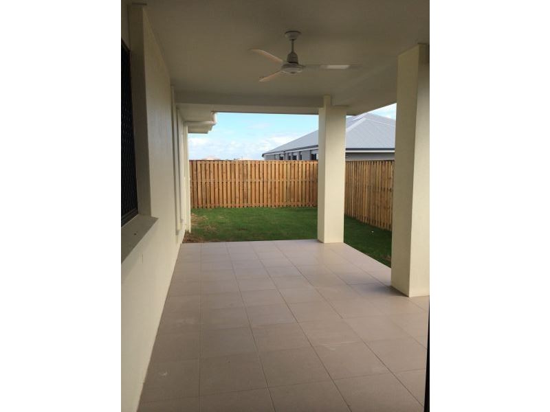 11 Henley Close, Blacks Beach QLD 4740