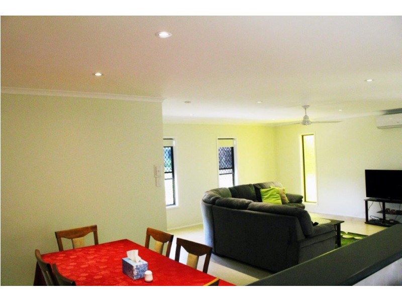 7 Downing Street, Ooralea QLD 4740