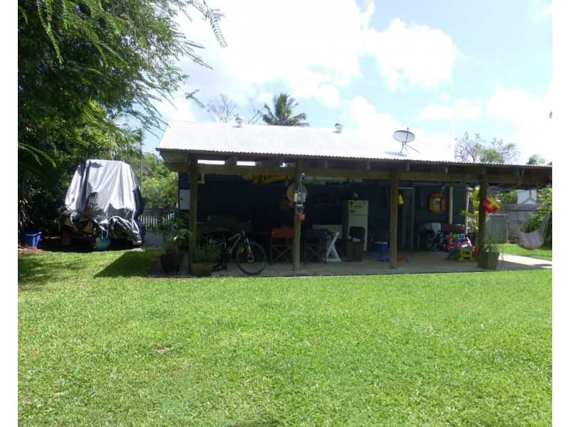 3 Crane Street, Slade Point QLD 4740