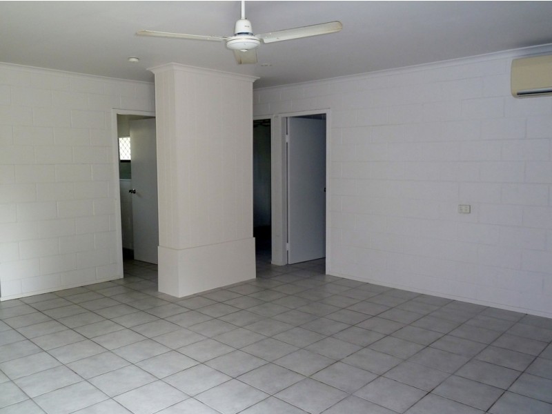 Unit 2, 5 Geoffrey Thomas Drive, Bucasia QLD 4750