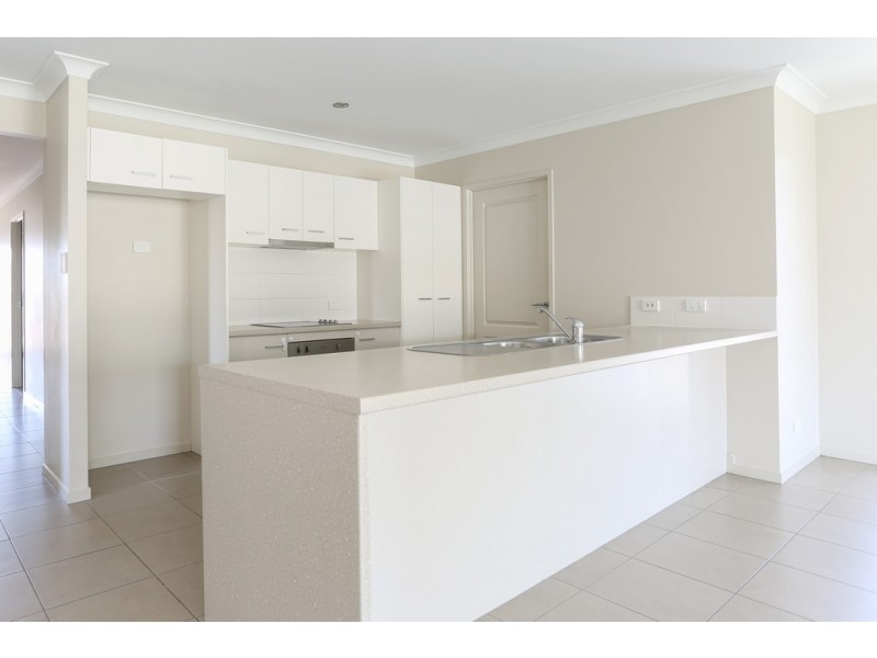 25 Halifax Place, Rural View QLD 4740