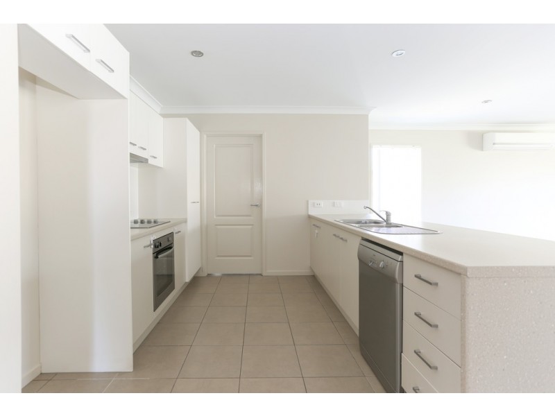 25 Halifax Place, Rural View QLD 4740