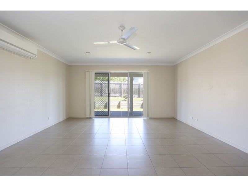 25 Halifax Place, Rural View QLD 4740