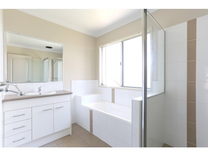 25 Halifax Place, Rural View QLD 4740