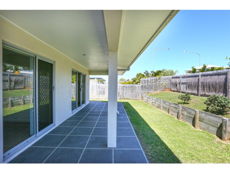 25 Halifax Place, Rural View QLD 4740