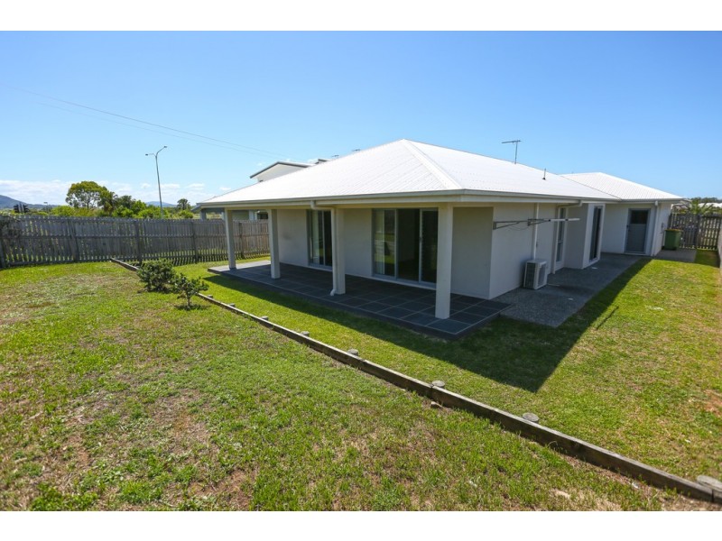 25 Halifax Place, Rural View QLD 4740