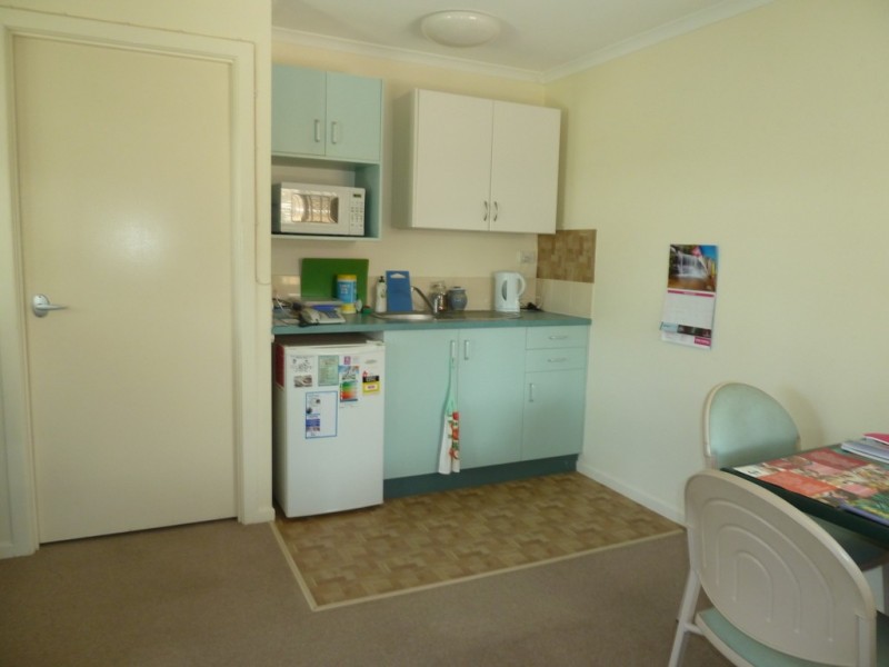 8/4 Don Wright Court, Andergrove QLD 4740
