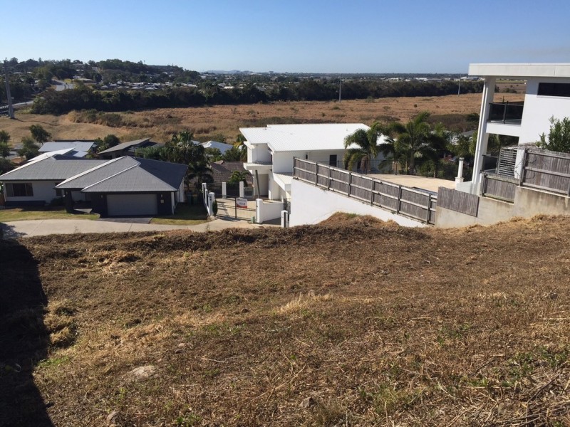 77 Cinnamon Drive, Glenella QLD 4740