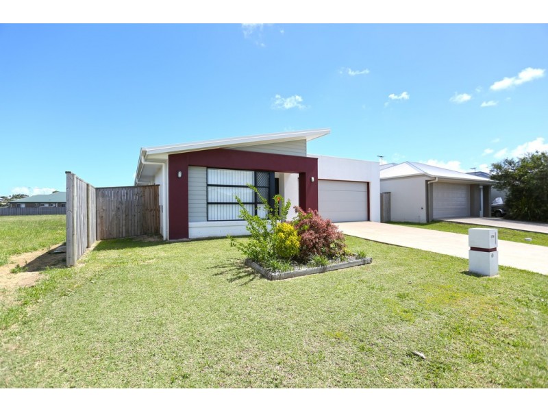 176 Whitehaven Drive, Blacks Beach QLD 4740