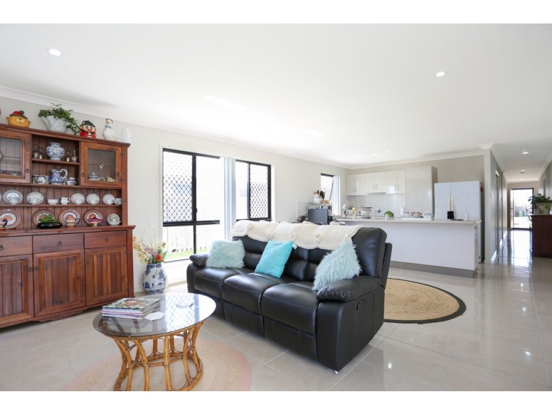 176 Whitehaven Drive, Blacks Beach QLD 4740