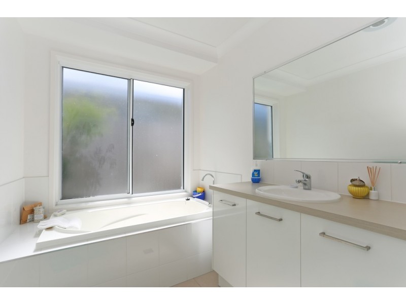 5 Elgans Parade, Eimeo QLD 4740