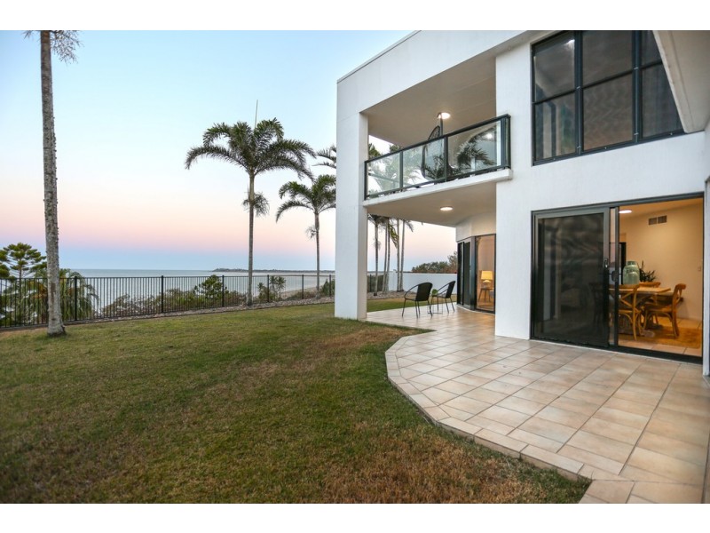 17 Sunrise Place, Blacks Beach QLD 4740
