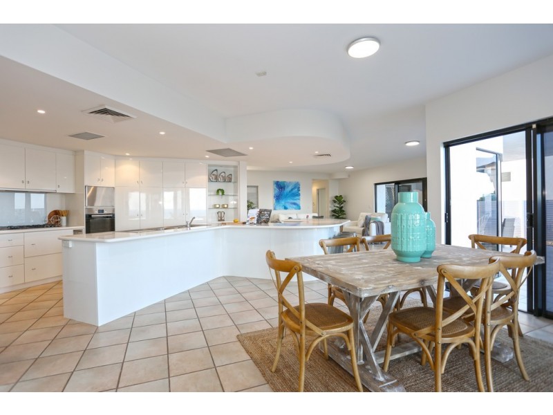 17 Sunrise Place, Blacks Beach QLD 4740
