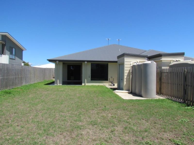 2 22 Makybe Diva Drive, Ooralea QLD 4740