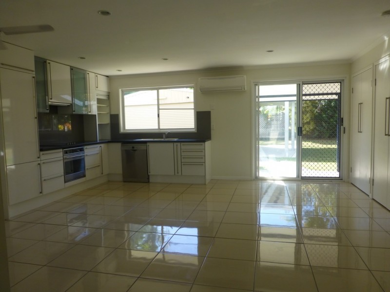 15 Leister Court, Bucasia QLD 4750