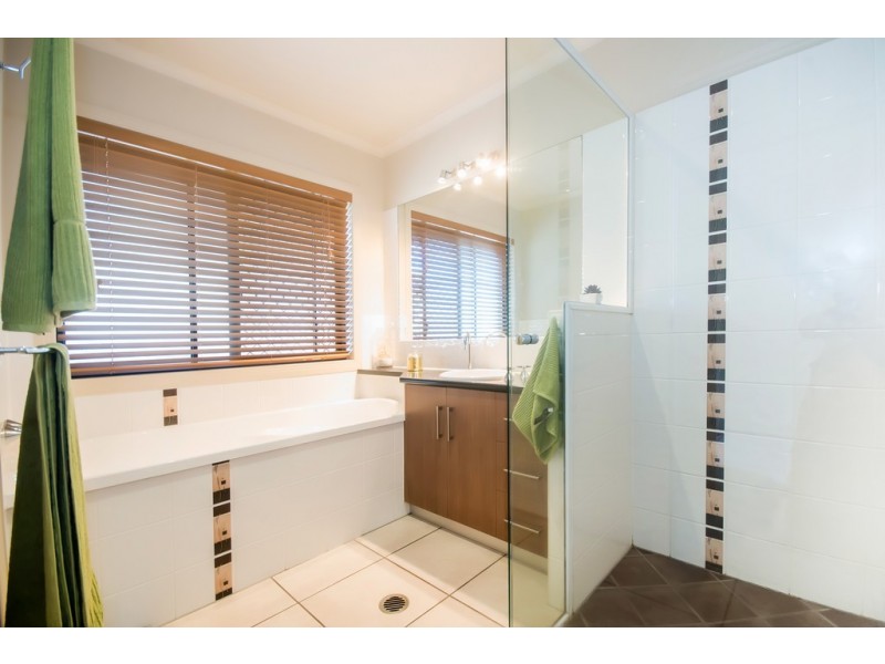 5 Tribute Court, Glenella QLD 4740