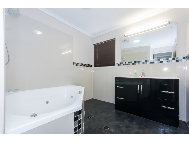 46 Bradman Drive, Glenella QLD 4740