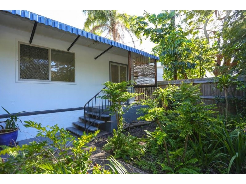 2 Graham Crescent, Eimeo QLD 4740
