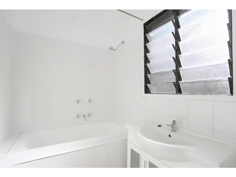 2 Graham Crescent, Eimeo QLD 4740