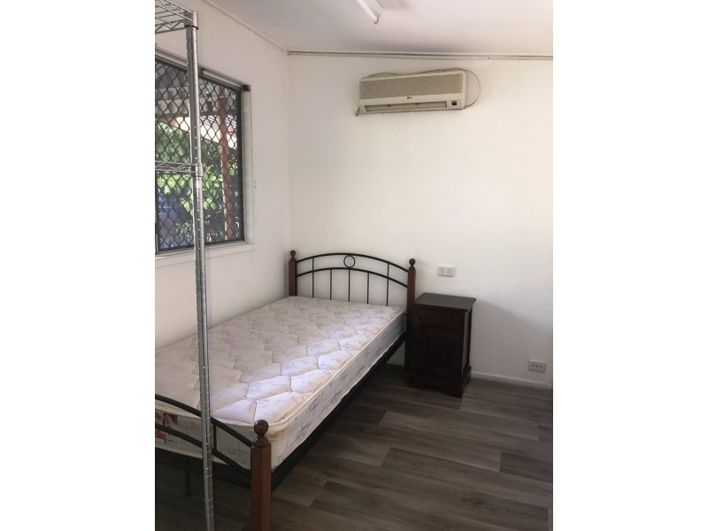2 Graham Crescent, Eimeo QLD 4740