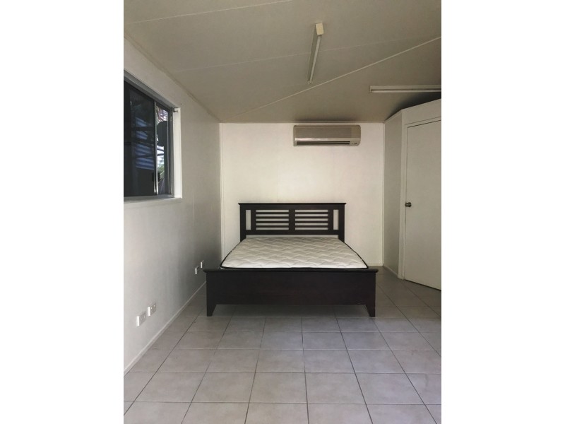 2 Graham Crescent, Eimeo QLD 4740
